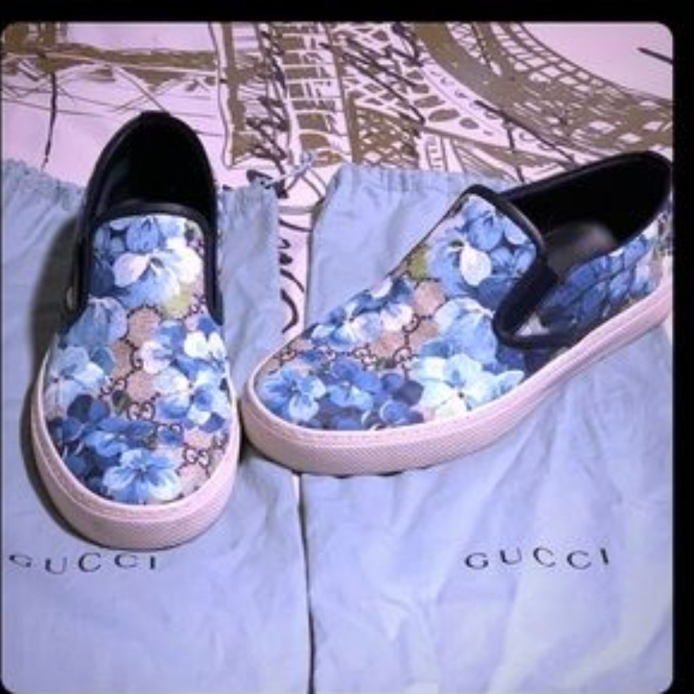 MENS 9 Gucci, fits like a 10/EXCELLENT condition.!